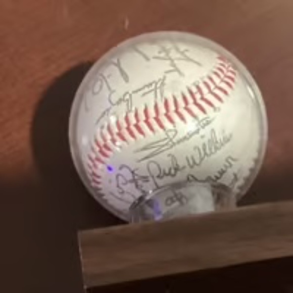 Boston Red Sox Signed Baseball - Multiple Signatures - Not sure of year - Picture 6 of 6